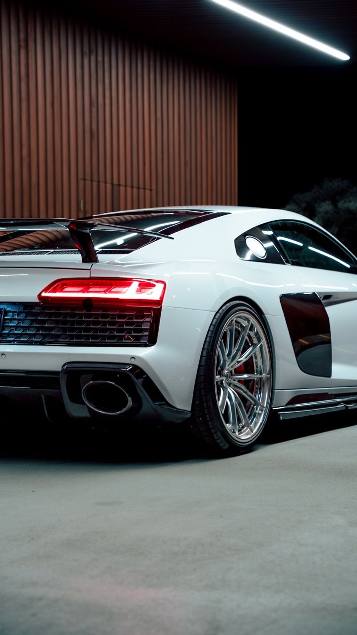 Gen 3 Audi R8 with Motivo Forged CS-M custom wheels in gloss brushed clear face and gloss polished clear lip side view