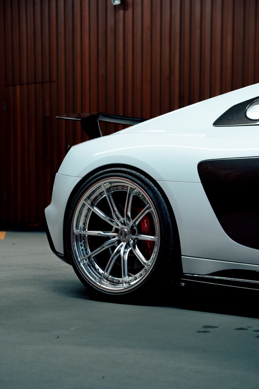 Gen 3 Audi R8 with Motivo Forged CS-M custom wheels in gloss brushed clear face and gloss polished clear lip side view