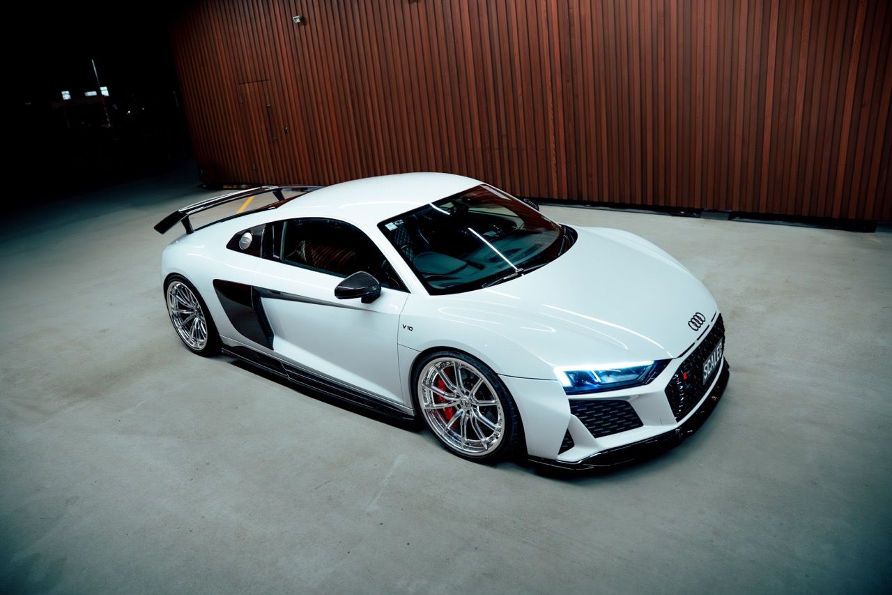 Gen 3 Audi R8 with Motivo Forged CS-M custom wheels in gloss brushed clear face and gloss polished clear lip side view