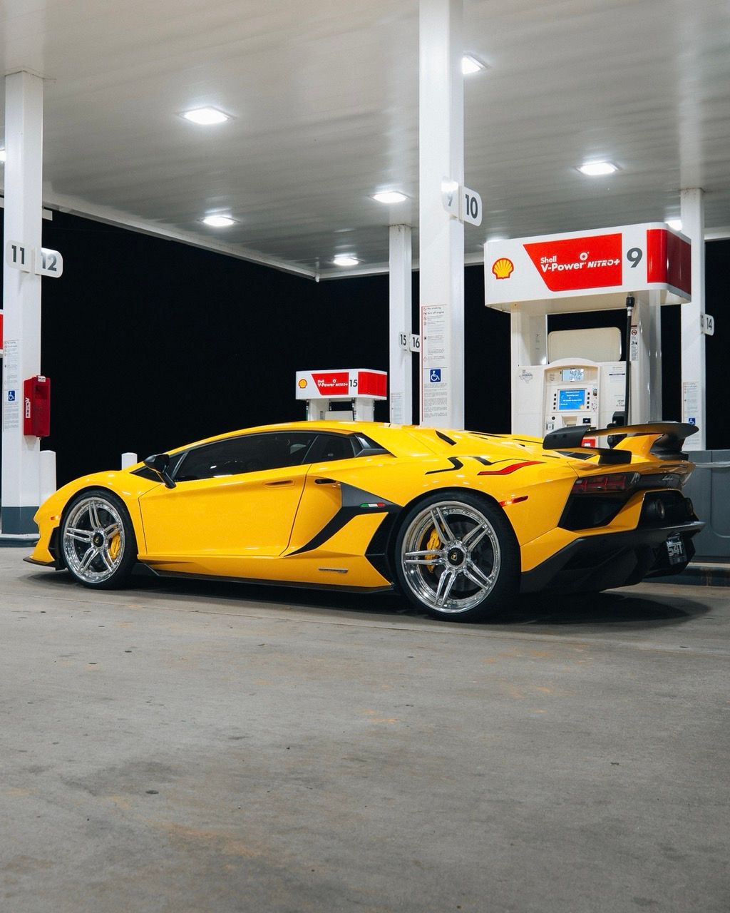 Lamborghini Aventador SVJ with Motivo Forged CS-Y custom wheels in gloss polished clear face and gloss polished clear lip rear view
