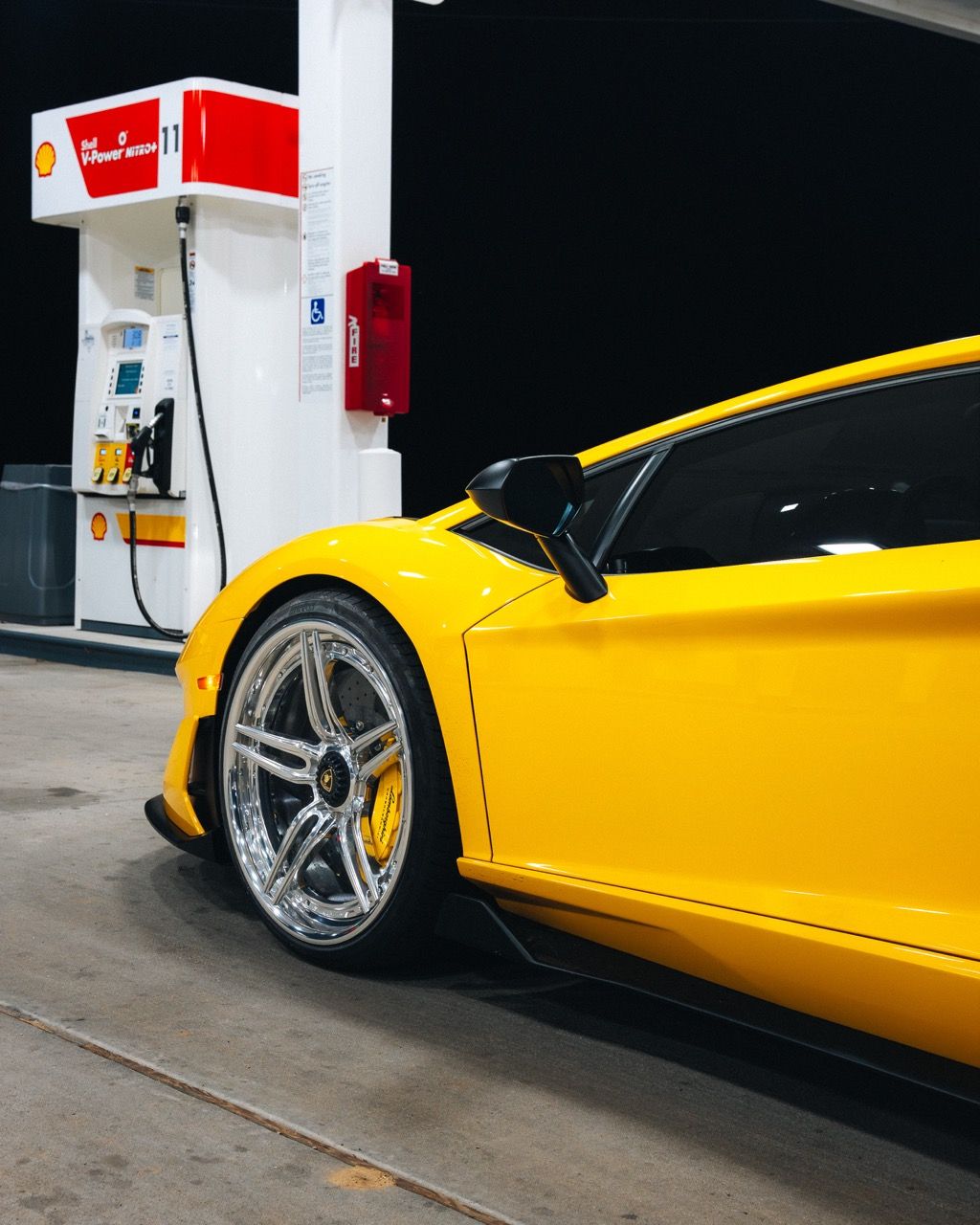 Lamborghini Aventador SVJ with Motivo Forged CS-Y custom wheels in gloss polished clear face and gloss polished clear lip front wheel view