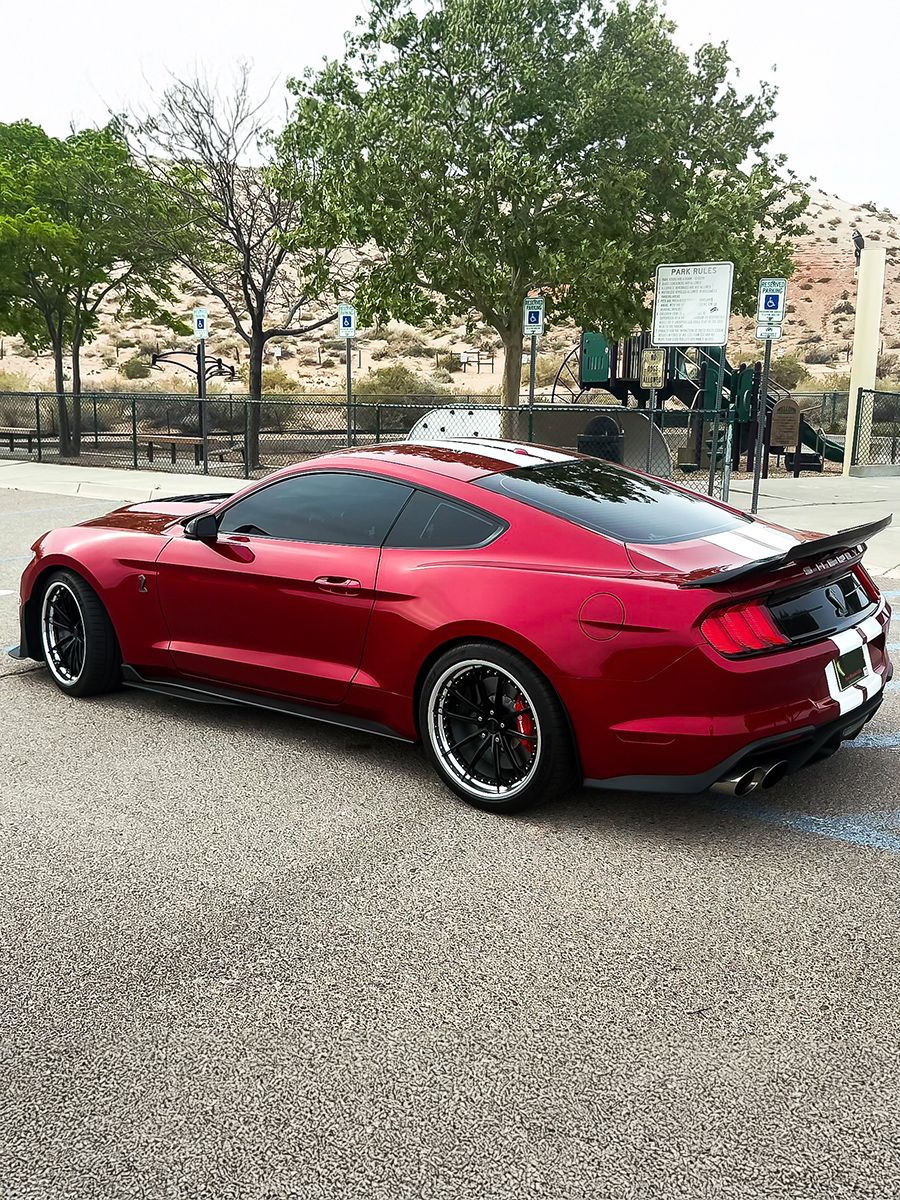 Ford Mustang GT500 with Motivo Forged CS-N custom wheels in gloss black face and gloss polished clear lip rear view