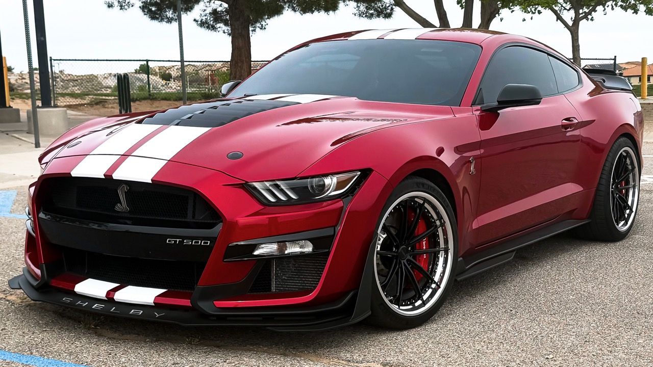 Ford Mustang GT500 with Motivo Forged CS-N custom wheels in gloss black face and gloss polished clear lip side view