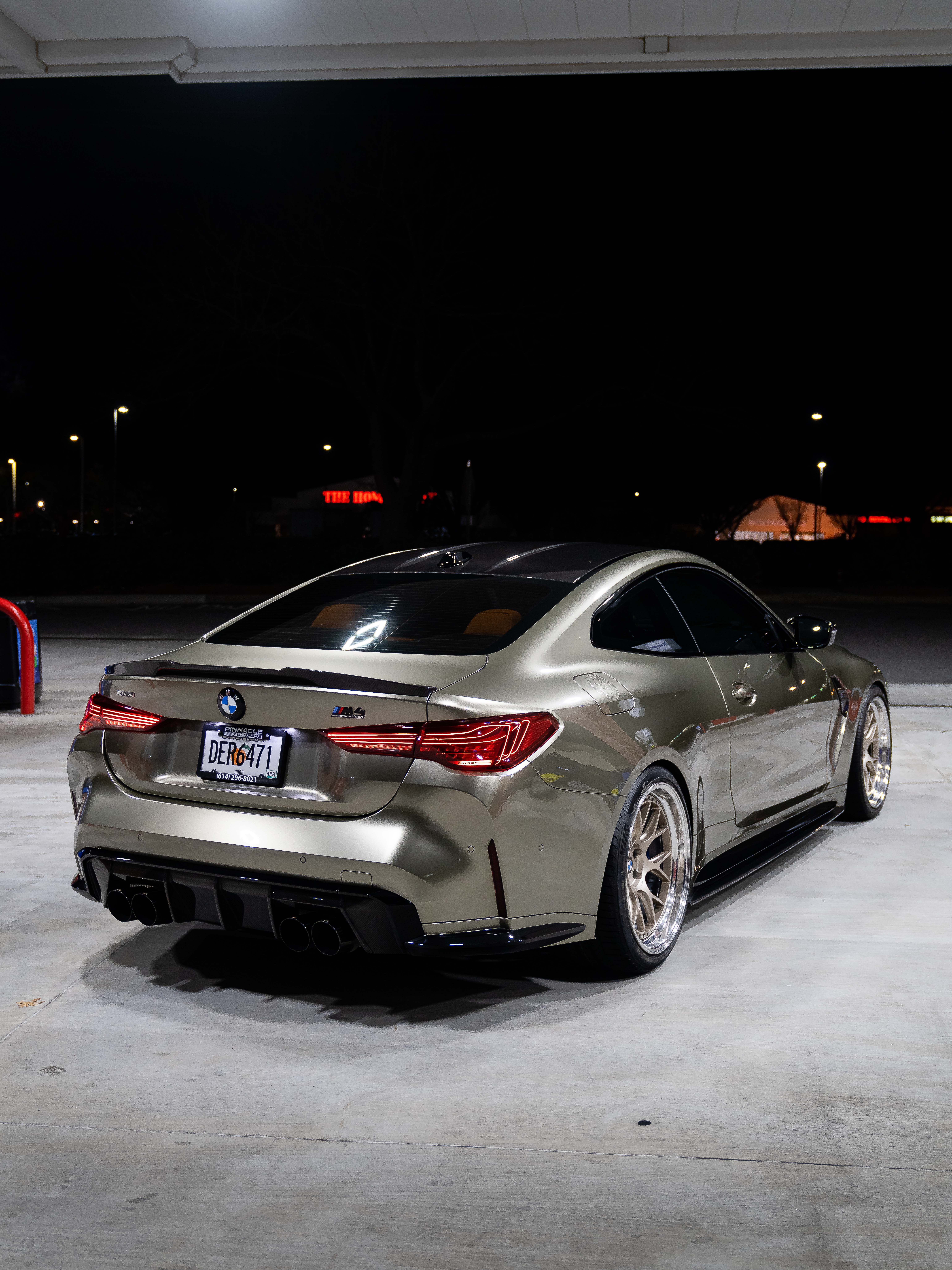 BMW M4 with Motivo Forged CS-H custom wheels in frozen white gold face and gloss polished clear lip side view