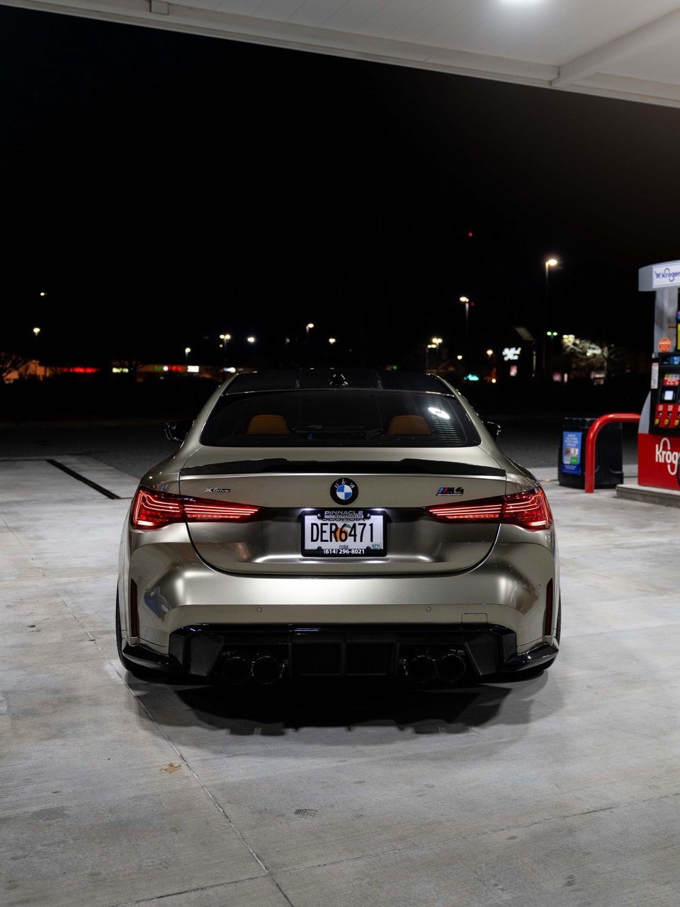 BMW M4 with Motivo Forged CS-H custom wheels in frozen white gold face and gloss polished clear lip side view