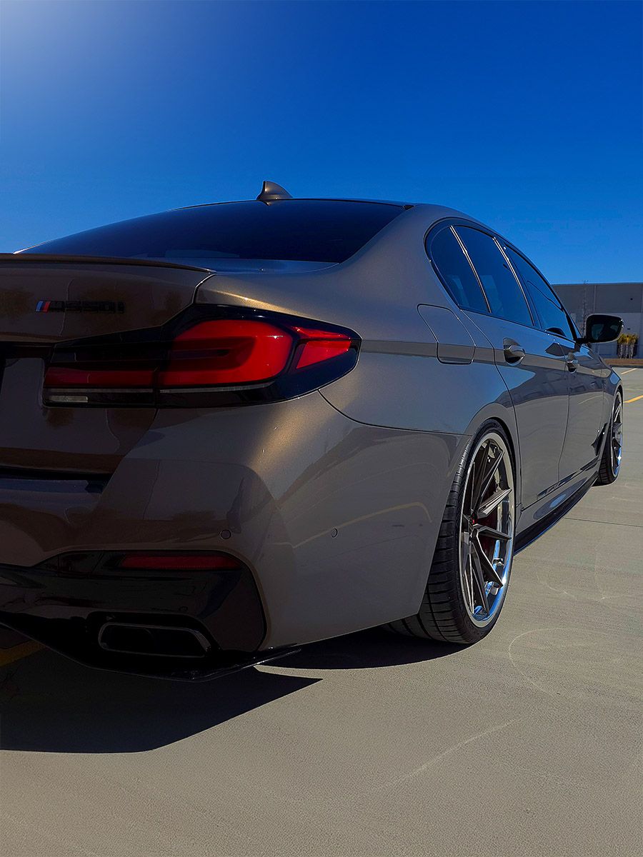 G30 BMW M550i LCI with Motivo Forged CS-R custom wheels in frozen brushed gunmetal face and gloss polished clear lip rear side view