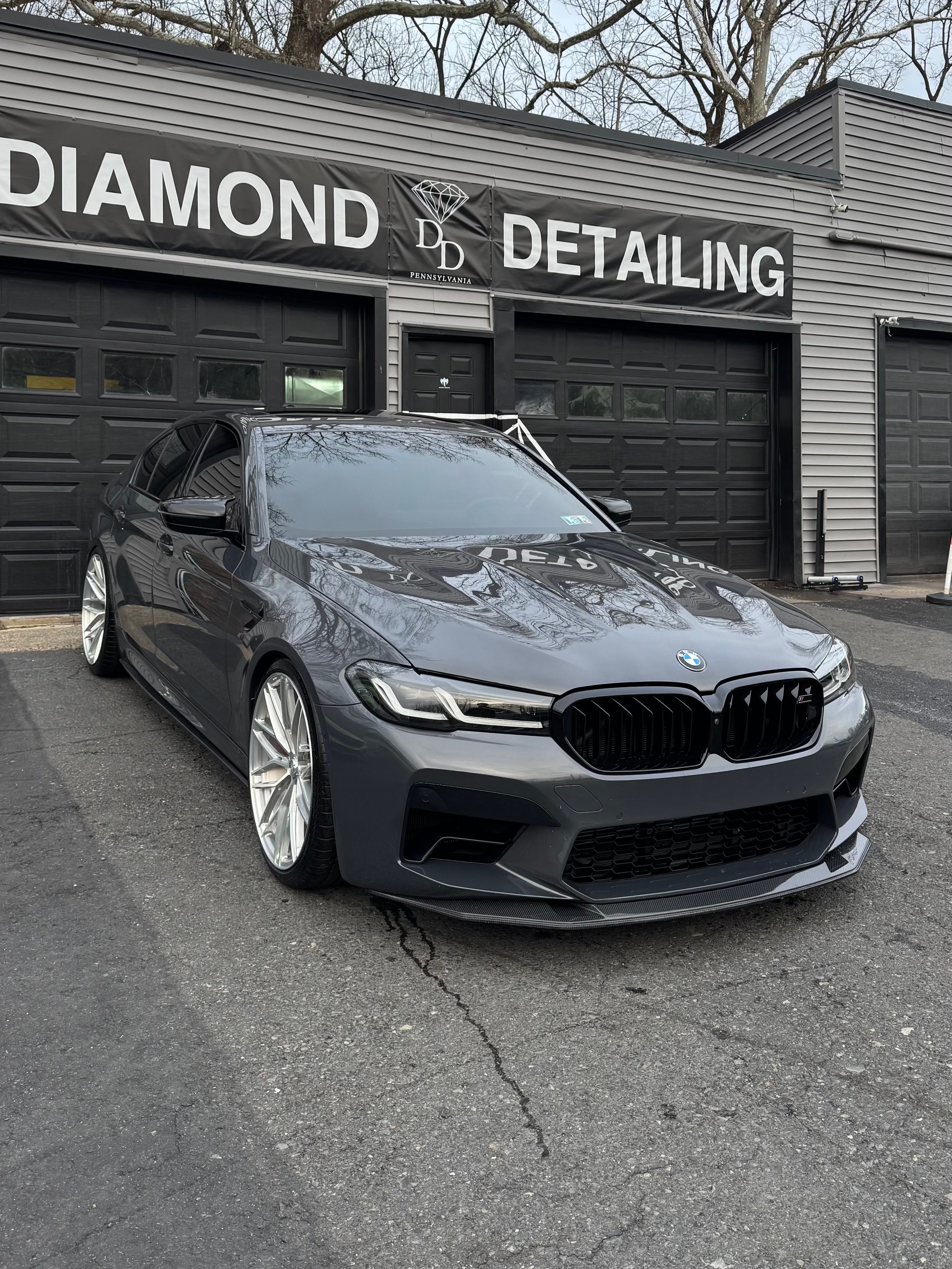F90 BMW M5 LCI with Motivo Forged MB-F custom wheels in gloss brushed clear finish front view