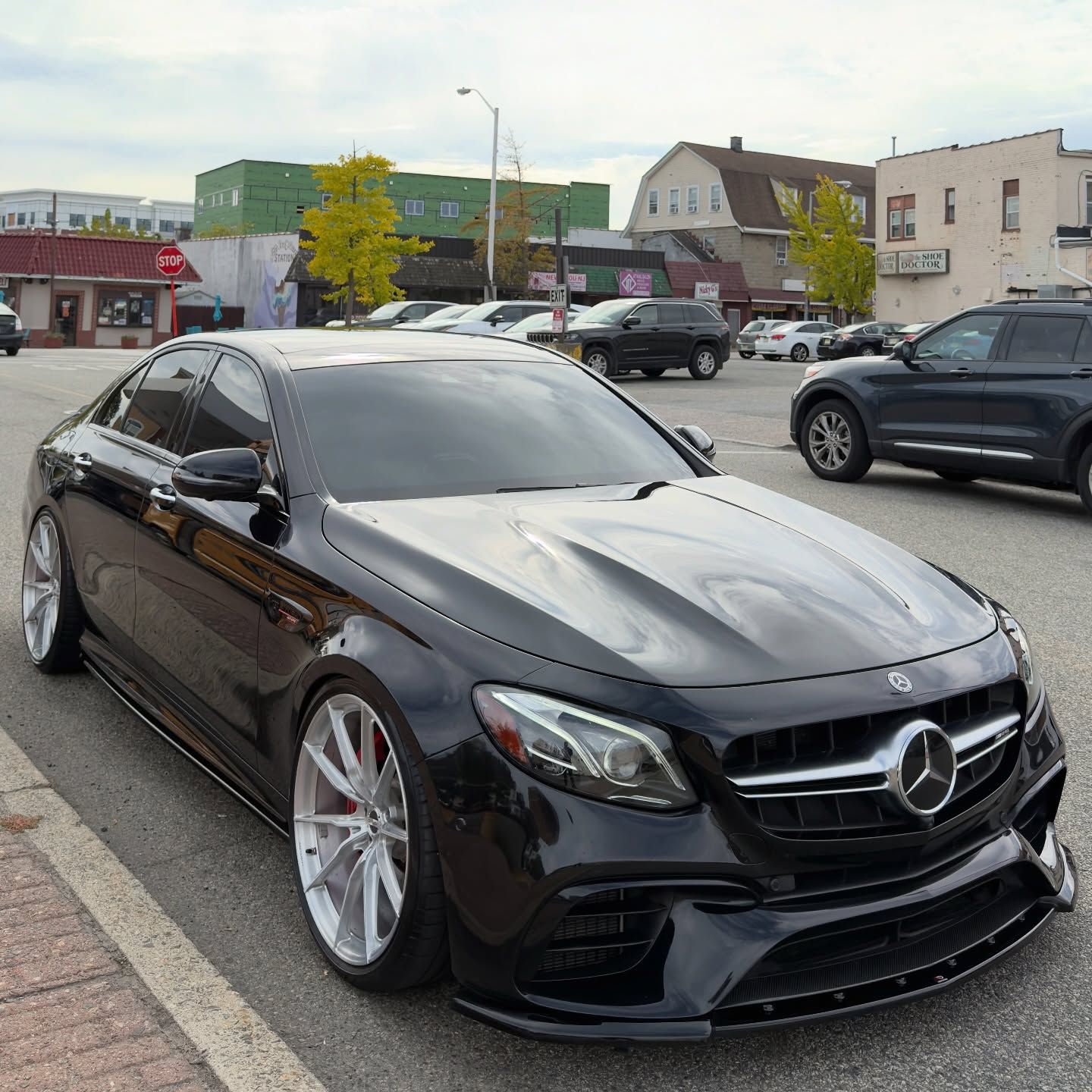 Mercedes-Benz E63s with Motivo Forged MB-B custom wheels in gloss brushed clear finish front side view