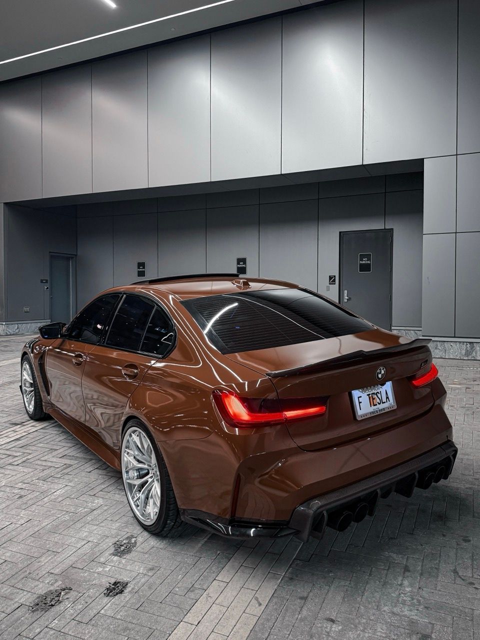 BMW M3 G80 with Motivo Forged CS-J custom wheels in gloss brushed clear face and gloss polished clear rear side view