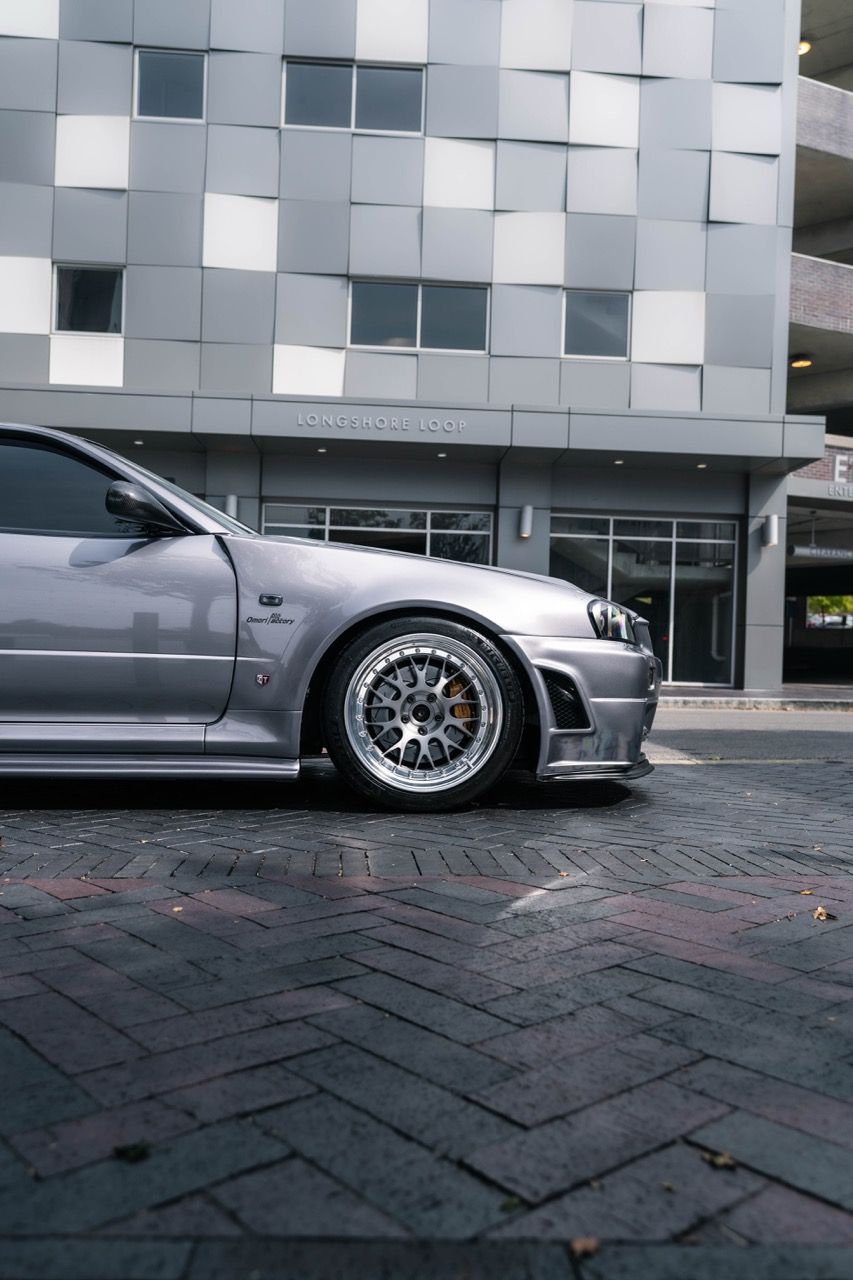 R34 GTR with Motivo Forged CS-E custom wheels in frozen brushed gunmetal face and gloss polished clear lip side view