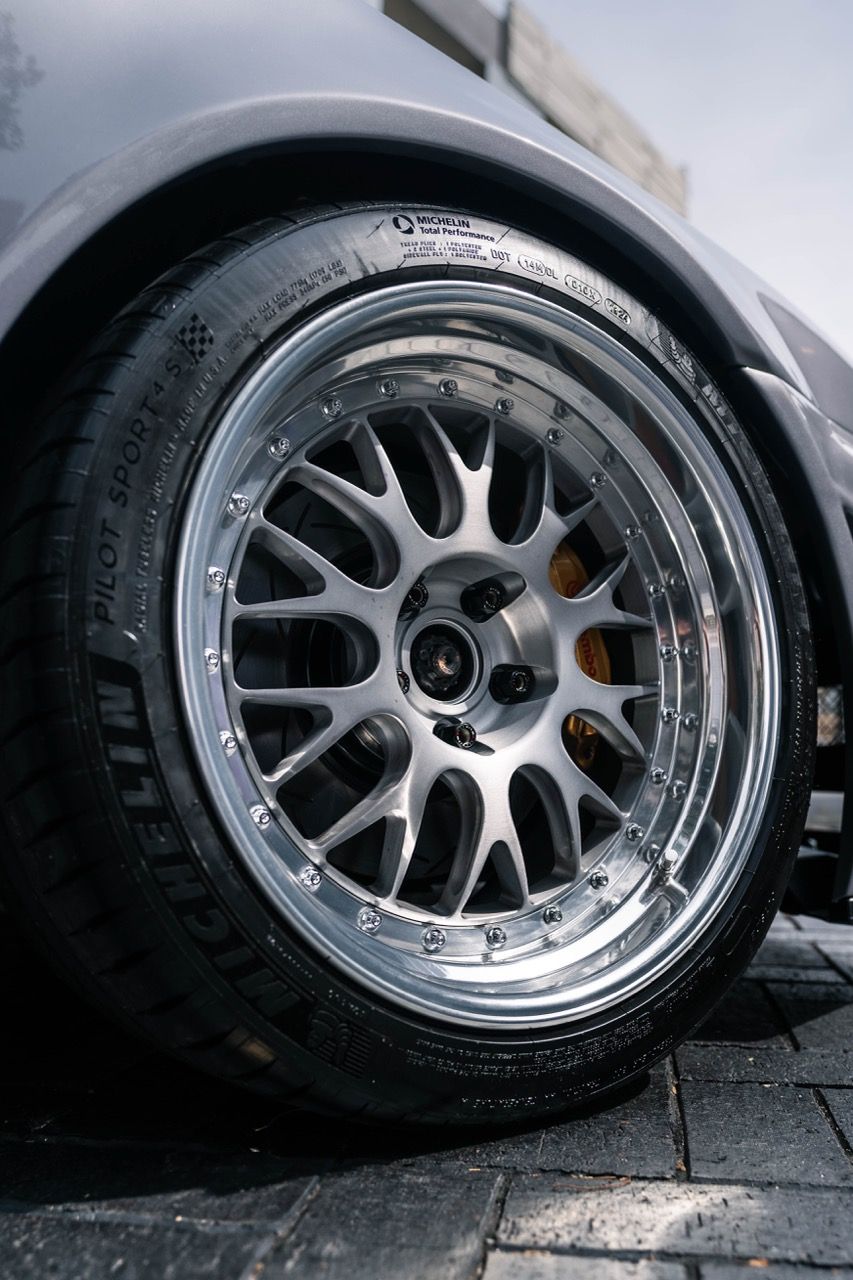 R34 GTR with Motivo Forged CS-E custom wheels in frozen brushed gunmetal face and gloss polished clear lip side view