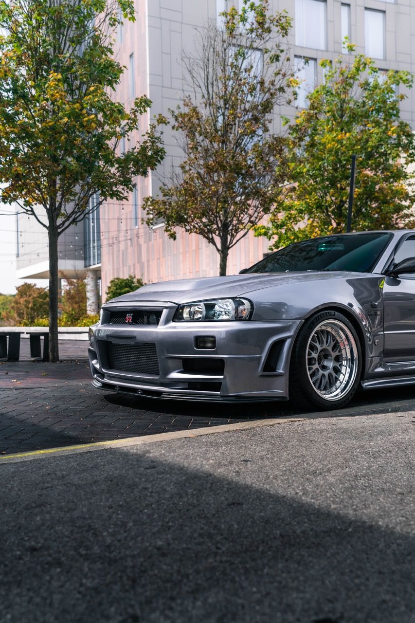 R34 GTR with Motivo Forged CS-E custom wheels in frozen brushed gunmetal face and gloss polished clear lip side view
