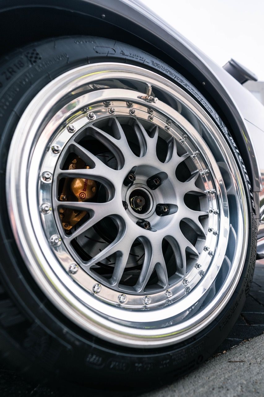 R34 GTR with Motivo Forged CS-E custom wheels in frozen brushed gunmetal face and gloss polished clear lip side view