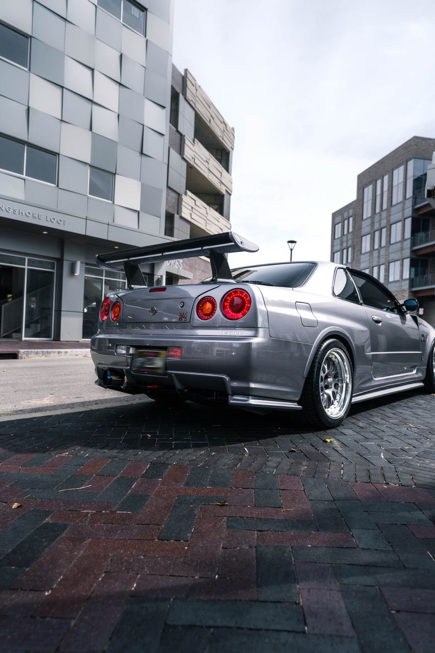 R34 GTR with Motivo Forged CS-E custom wheels in frozen brushed gunmetal face and gloss polished clear lip side view