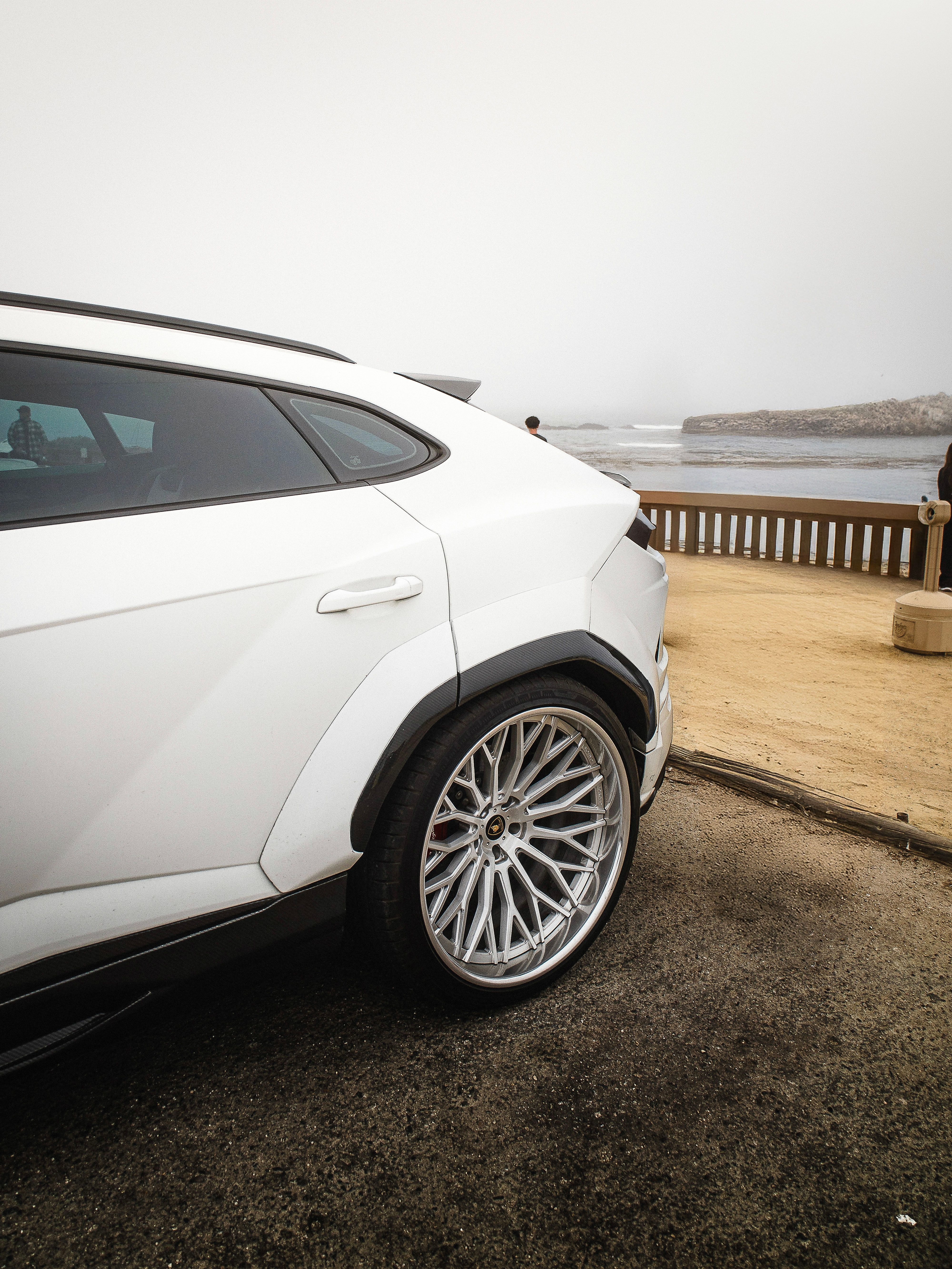 Lamborghini Urus with Motivo Forged CS-S custom wheels in gloss brushed clear face and gloss polished clear lip side view