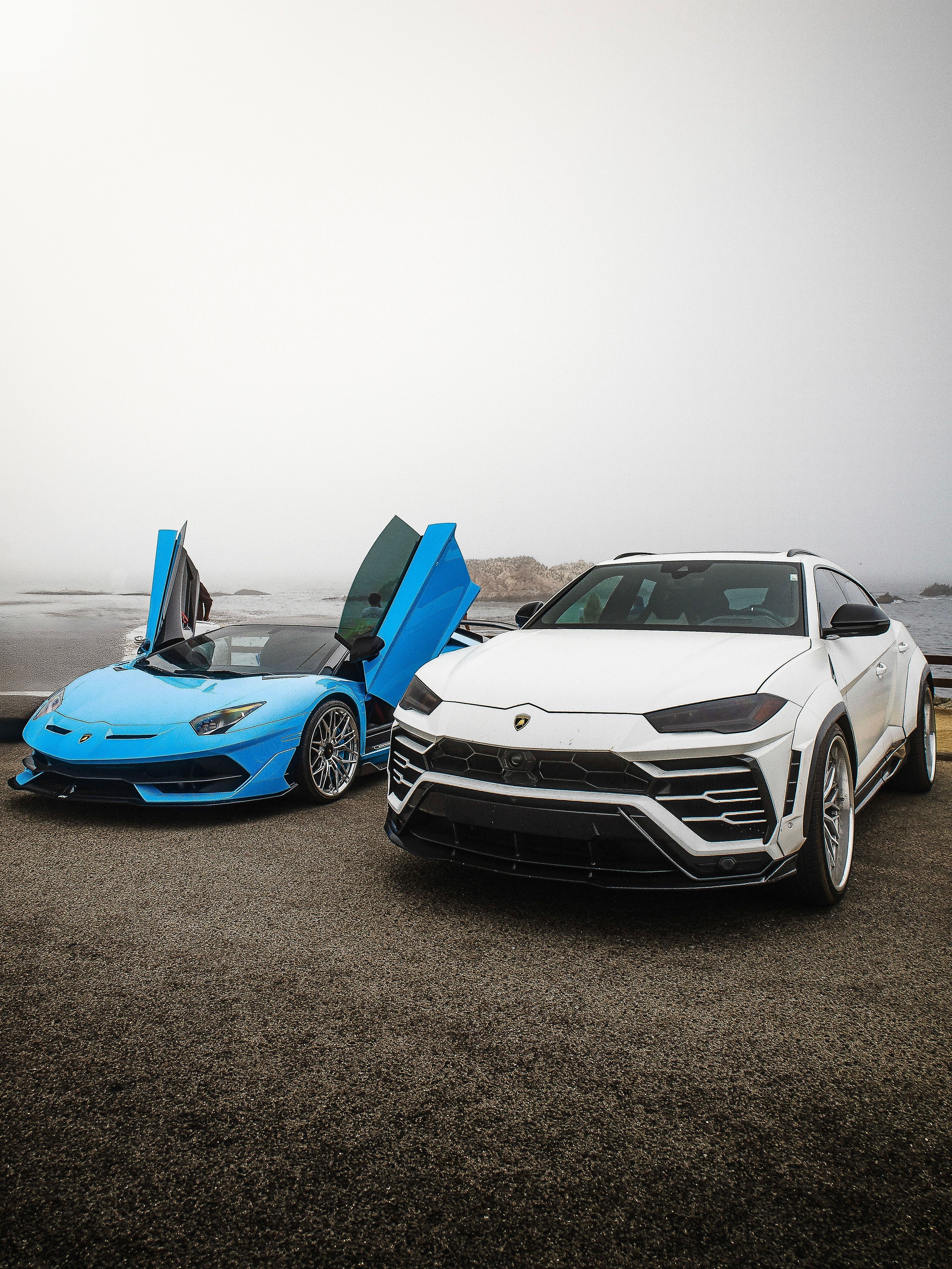 Lamborghini Urus with Motivo Forged CS-S custom wheels in gloss brushed clear face and gloss polished clear lip side view