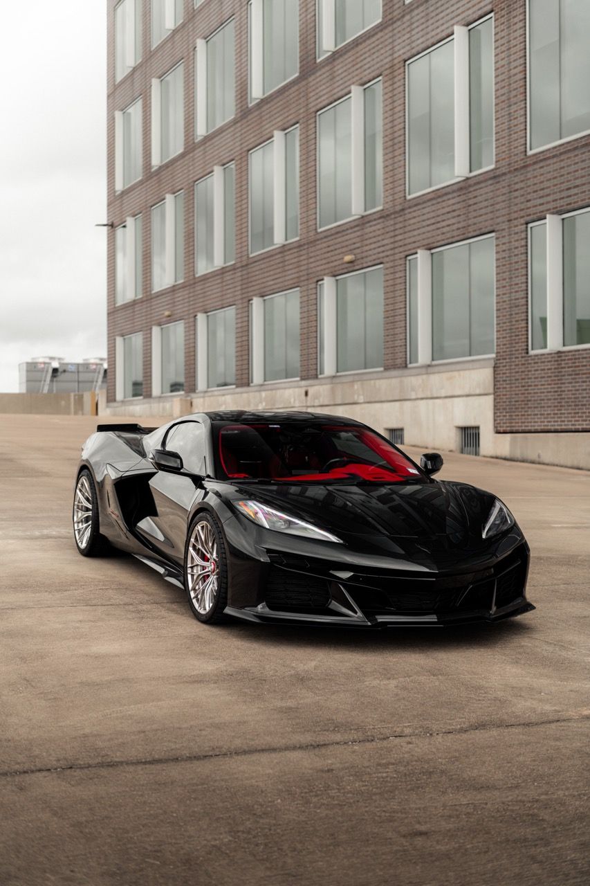 Chevy Corvette Z06 C8 z06cscwith Motivo Forged CS-C custom wheels in gloss polished clear face and brushed clear barrel side view