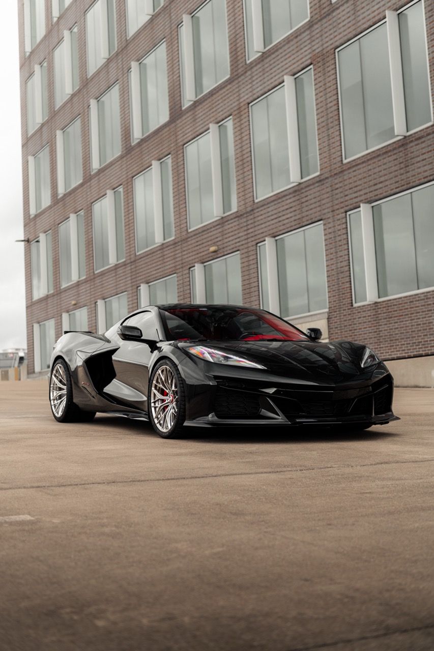 Chevy Corvette Z06 C8 z06cscwith Motivo Forged CS-C custom wheels in gloss polished clear face and brushed clear barrel side view