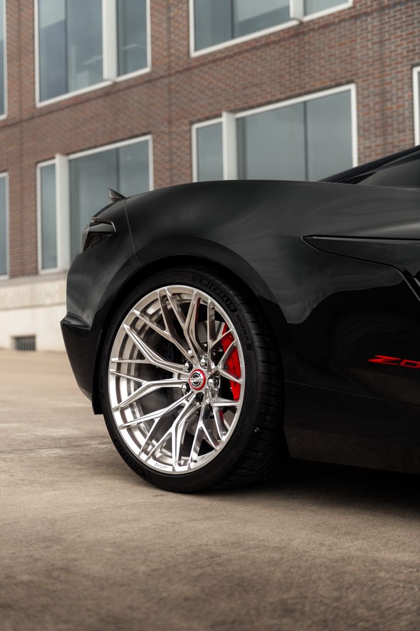 Chevy Corvette Z06 C8 z06cscwith Motivo Forged CS-C custom wheels in gloss polished clear face and brushed clear barrel side view