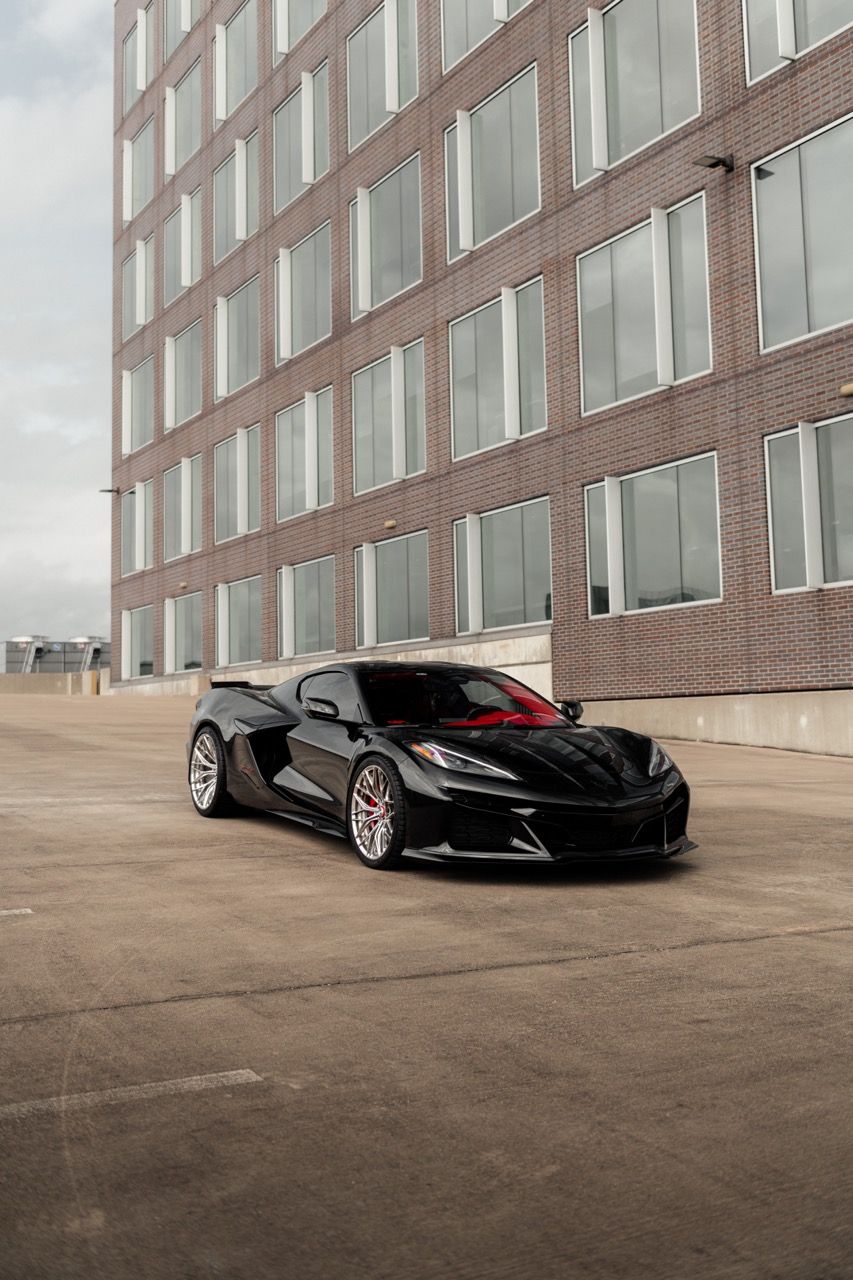 Chevy Corvette Z06 C8 z06cscwith Motivo Forged CS-C custom wheels in gloss polished clear face and brushed clear barrel side view