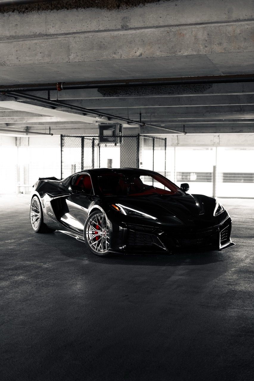 Chevy Corvette Z06 C8 z06cscwith Motivo Forged CS-C custom wheels in gloss polished clear face and brushed clear barrel side view