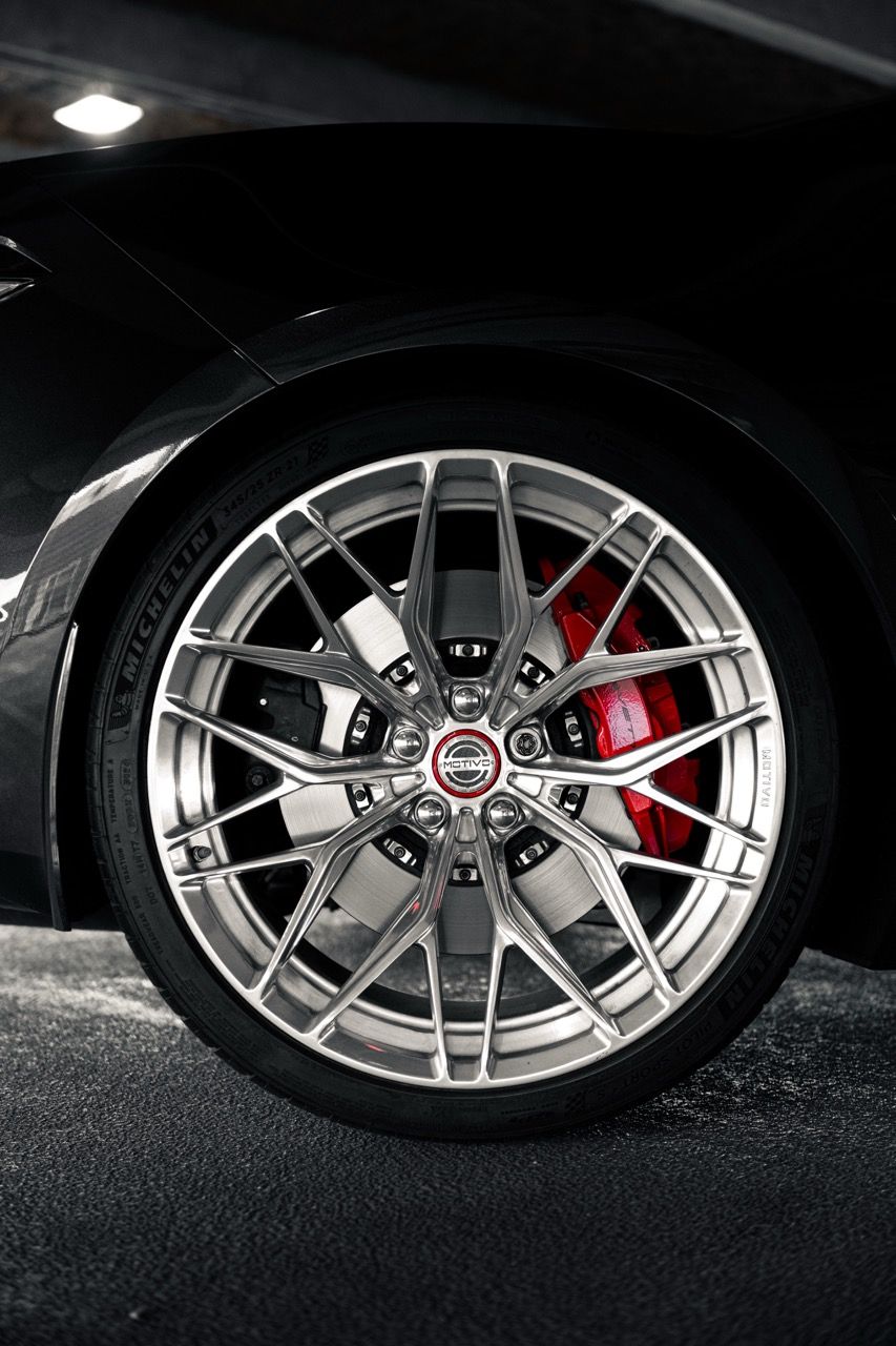 Chevy Corvette Z06 C8 z06cscwith Motivo Forged CS-C custom wheels in gloss polished clear face and brushed clear barrel side view