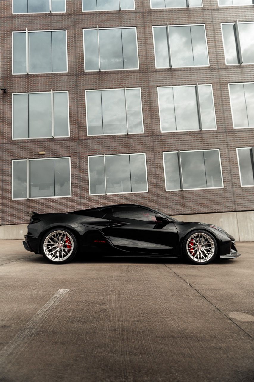 Chevy Corvette Z06 C8 z06cscwith Motivo Forged CS-C custom wheels in gloss polished clear face and brushed clear barrel side view