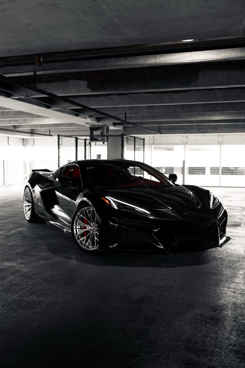 Chevy Corvette Z06 C8 z06cscwith Motivo Forged CS-C custom wheels in gloss polished clear face and brushed clear barrel side view