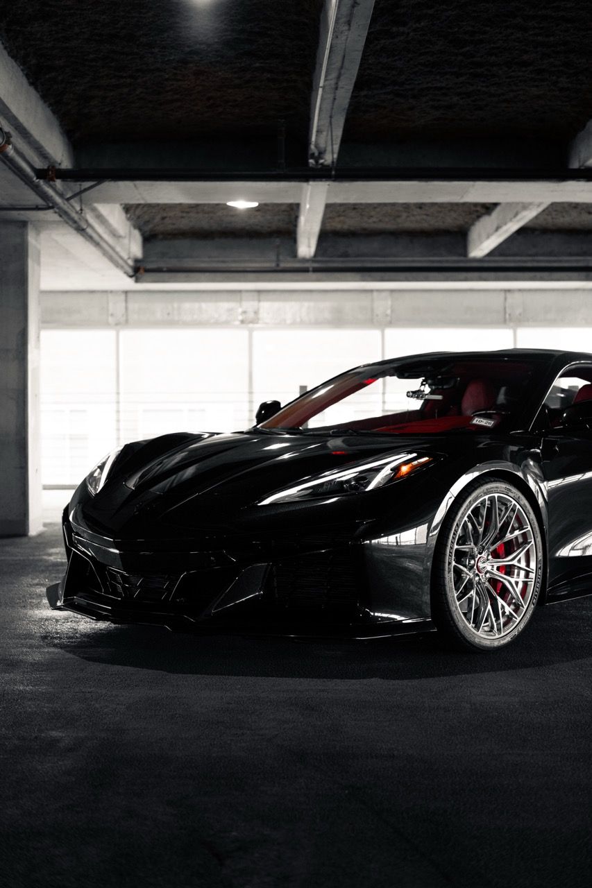 Chevy Corvette Z06 C8 z06cscwith Motivo Forged CS-C custom wheels in gloss polished clear face and brushed clear barrel side view