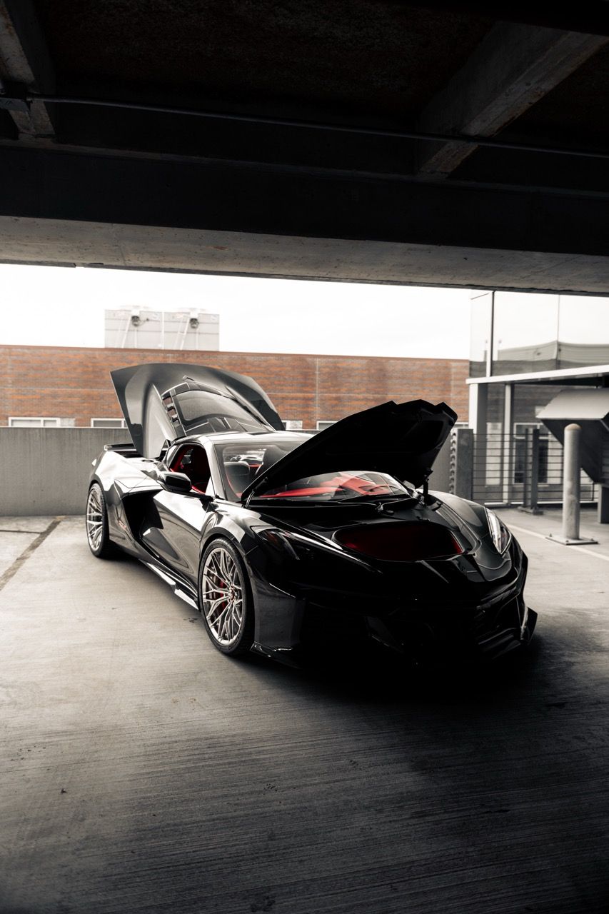 Chevy Corvette Z06 C8 z06cscwith Motivo Forged CS-C custom wheels in gloss polished clear face and brushed clear barrel side view