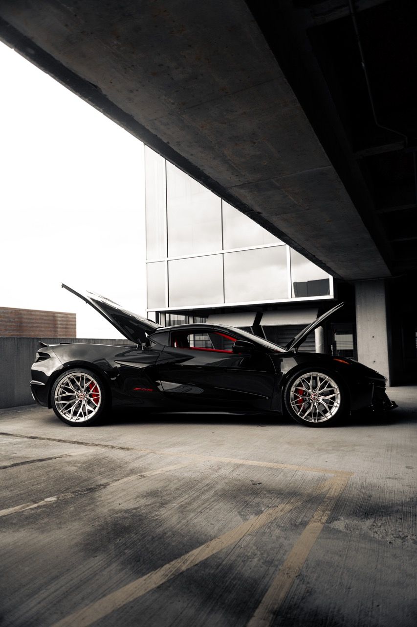 Chevy Corvette Z06 C8 z06cscwith Motivo Forged CS-C custom wheels in gloss polished clear face and brushed clear barrel side view