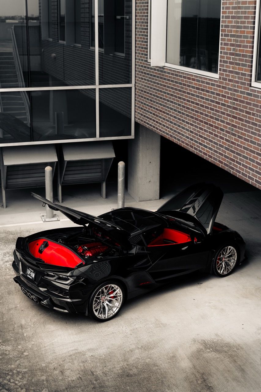 Chevy Corvette Z06 C8 z06cscwith Motivo Forged CS-C custom wheels in gloss polished clear face and brushed clear barrel side view