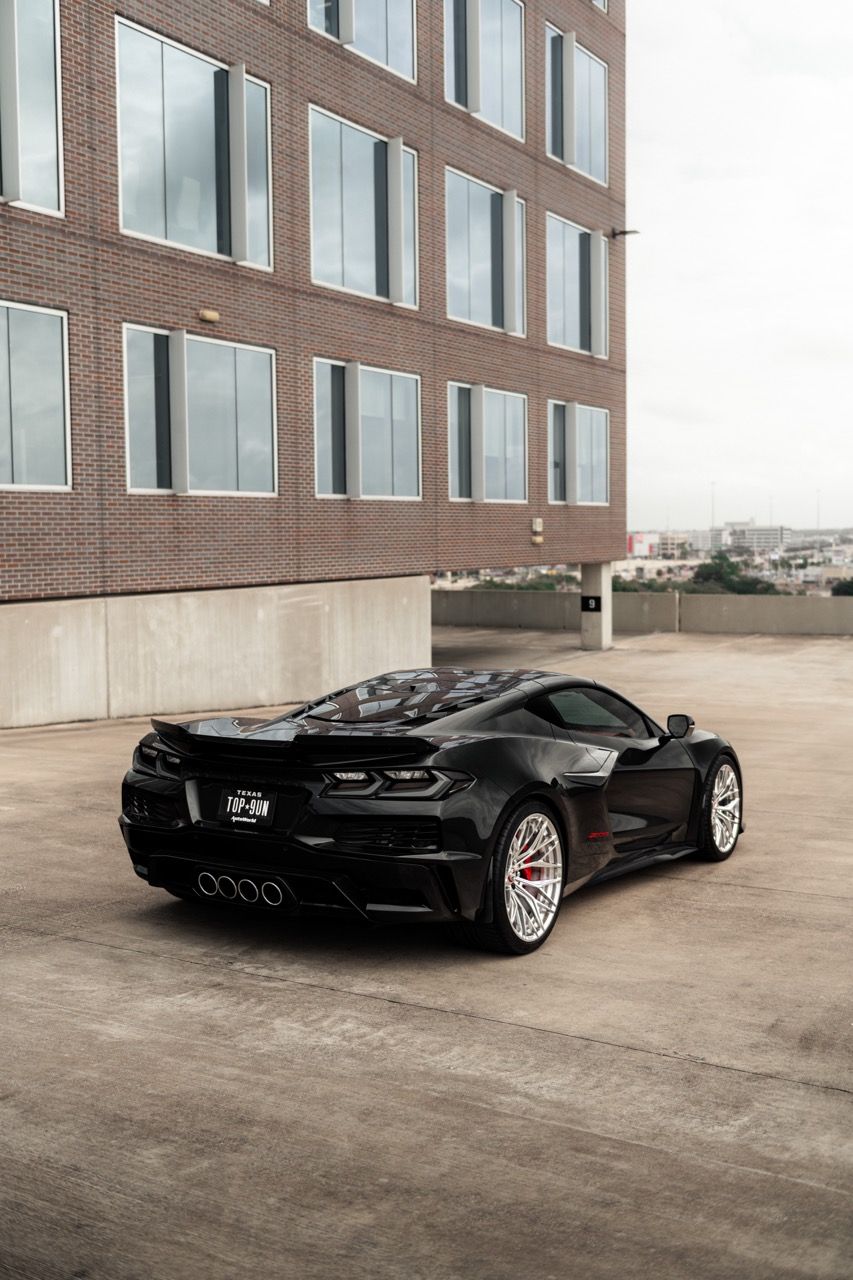 Chevy Corvette Z06 C8 z06cscwith Motivo Forged CS-C custom wheels in gloss polished clear face and brushed clear barrel side view