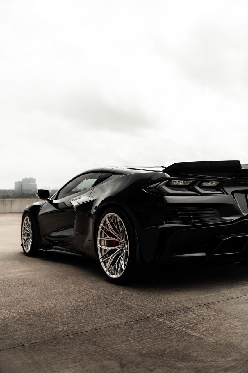 Chevy Corvette Z06 C8 z06cscwith Motivo Forged CS-C custom wheels in gloss polished clear face and brushed clear barrel side view