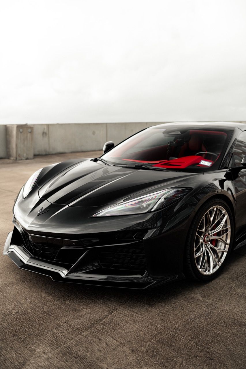 Chevy Corvette Z06 C8 z06cscwith Motivo Forged CS-C custom wheels in gloss polished clear face and brushed clear barrel side view